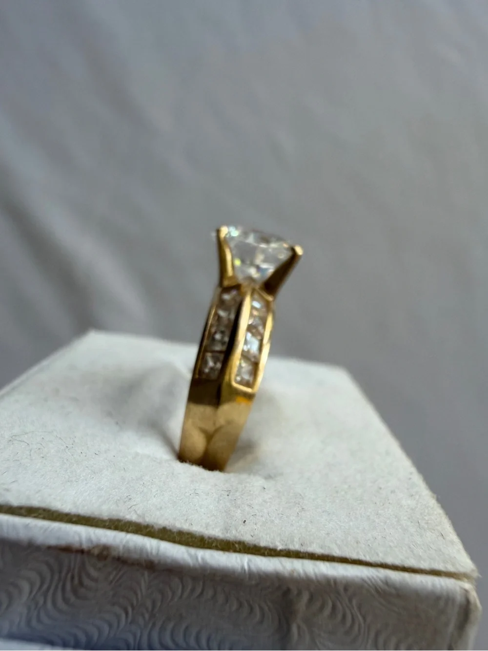 14 k Gold Round-Cut Cubic Zirconia Ring with Side Accent Stones